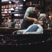 qué mobiliario necesita una barbería