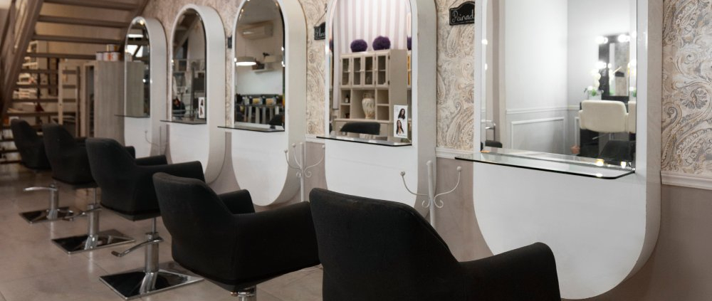 Organización de un salón de belleza con mobiliario eficiente