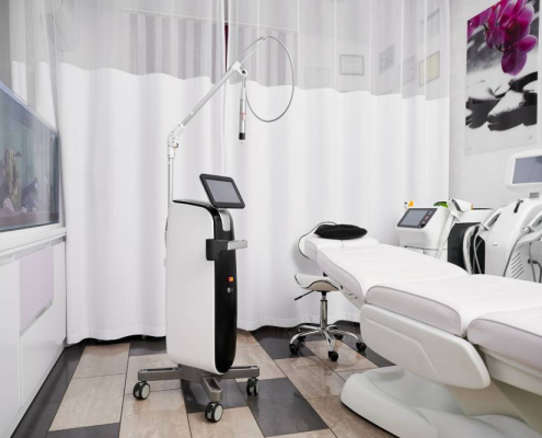 cómo elegir carros y soportes para aparatología estética
