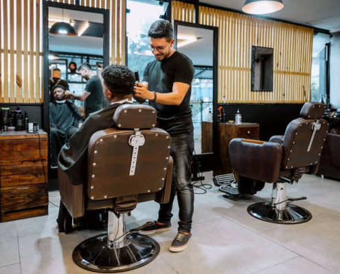 diferencias entre un sillón de barbería profesional y uno low-cost
