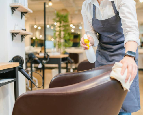 checklist para limpiar y mantener muebles de estética